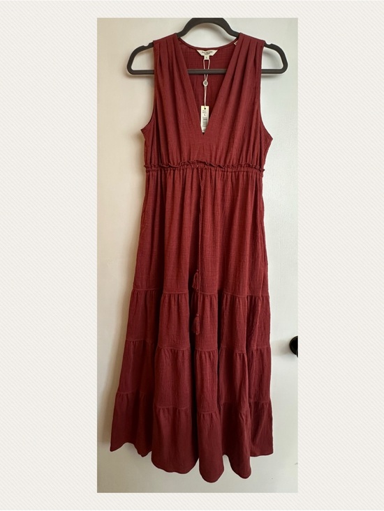 Max Studio Dresses & Skirts - Max Studio Sleeveless V-Neck Tiered Maxi Dress (size L, rust red/marsala) NWT